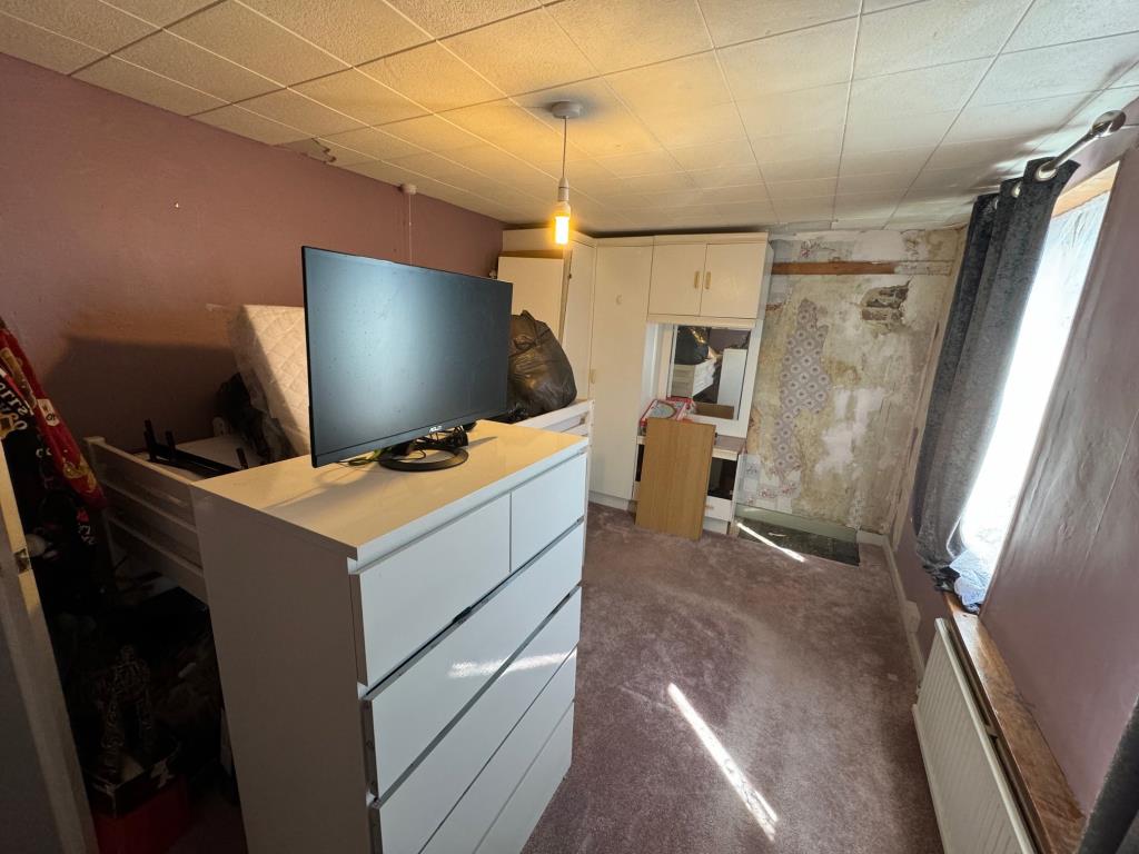 Lot: 108 - FOUR-BEDROOM TERRACE HOUSE - Bedroom 3